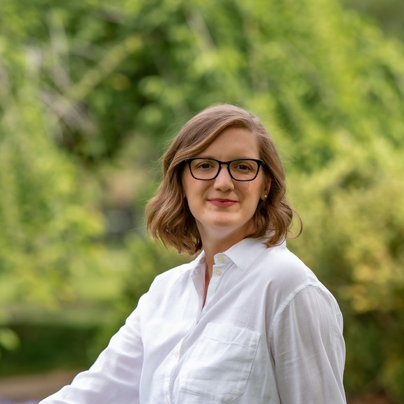 Meet your Posher, Tori - Picture 3 of 3